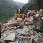 चमोली में बारिश का कहर, कई सड़कें बंद, जनजीवन प्रभावित