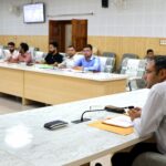 मुख्यमंत्री घोषणाओं की जिलाधिकारी ने की समीक्षा, लंबित कार्यों को तेजी से पूरा करने के निर्देश*
